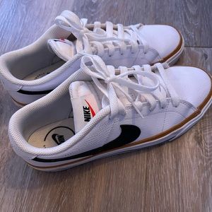Nike Court Legacy Womens Shoes. Size 7.5. Only worn two times.